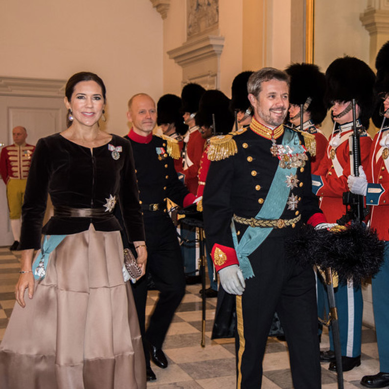 De gala en gala Federico y Mary de Dinamarca dan la bienvenida al Año Nuevo