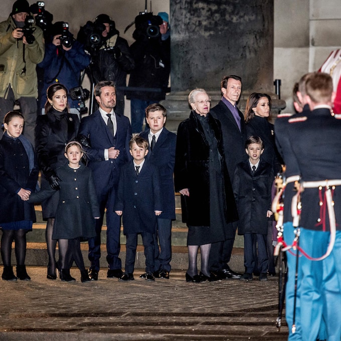 Continúa la despedida del príncipe Henrik: la Familia Real recorre los lugares que marcaron su vida 