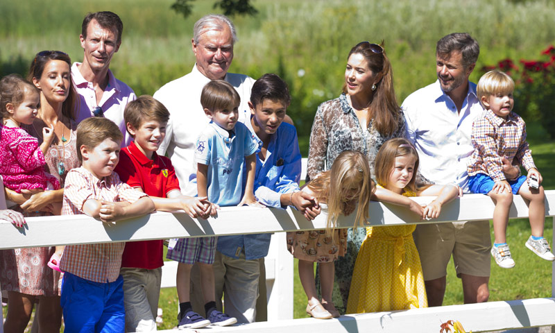 Salen a la luz imágenes inéditas grabadas por el príncipe Henrik a sus hijos en los años 70