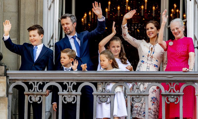La alegría de Federico de Dinamarca en el baño de multitudes por su 50 cumpleaños