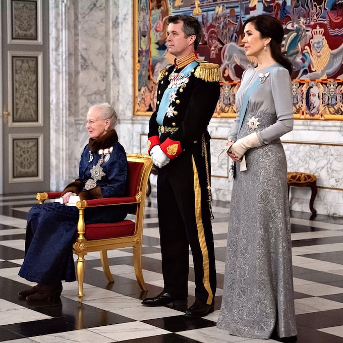 Tradición, elegancia y un vestido repetido: así ha recibido la Familia Real danesa al cuerpo diplomático