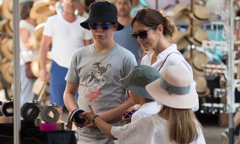 EXCLUSIVA: ¡Bueno, bonito y barato! La familia real danesa, como nunca antes la habías visto