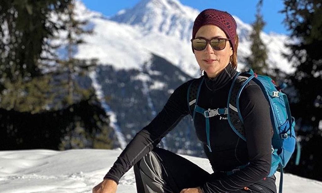¡La princesa de las nieves! Mary de Dinamarca se divierte en la montaña con su hijo Vincent y su perrita