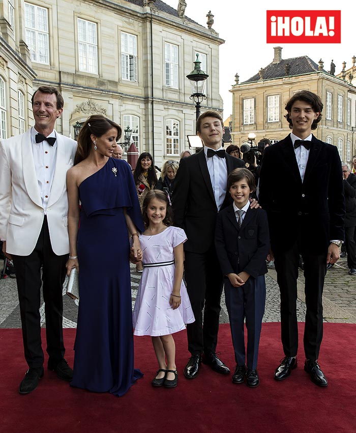 Joaquín y Marie de Dinamarca con sus hijos