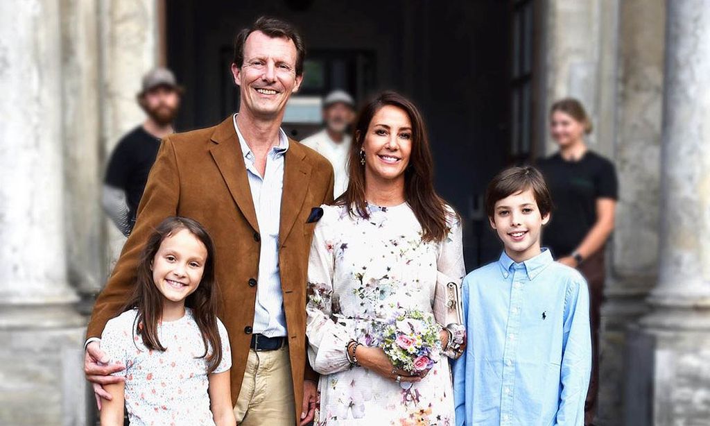 Joaquín y Marie de Dinamarca y sus hijos Henrik y Athena