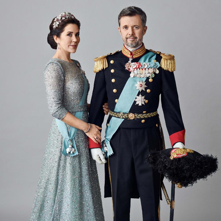 Federico y Mary de Dinamarca celebran por adelantado el 50º cumpleaños de la Princesa con unas imágenes dignas de Reyes
