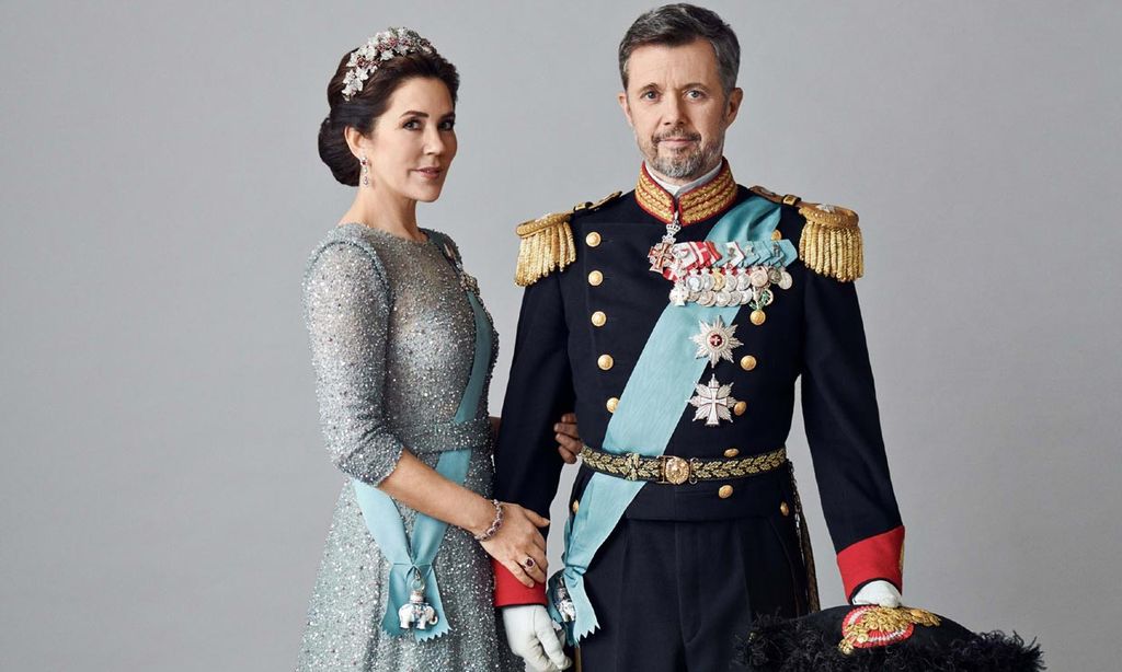 Federico y Mary de Dinamarca celebran por adelantado el 50º cumpleaños de la Princesa con unas imágenes dignas de Reyes