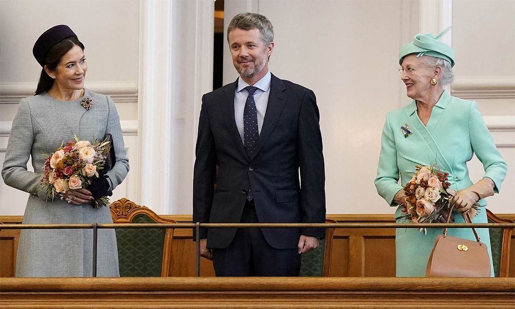 La reina Margarita con su hijo, Federico, y su nuera, la princesa Mary