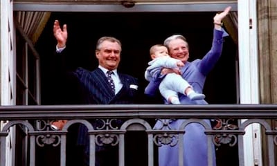 Nicolás de Dinamarca homenajea a su abuela, la reina Margarita, dos días antes de su abdicación