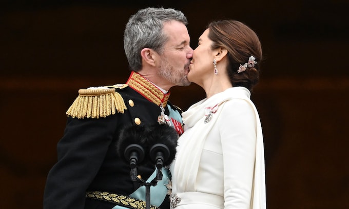 El beso de Federico y Mary de Dinamarca