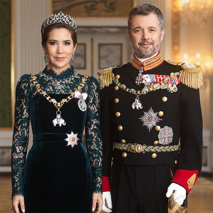 Las espectaculares esmeraldas que Mary de Dinamarca ha elegido para su primer retrato de gala como Reina