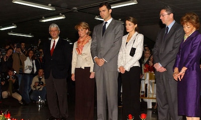 Don Felipe y doña Letizia recuerdan a sus víctimas en Atocha