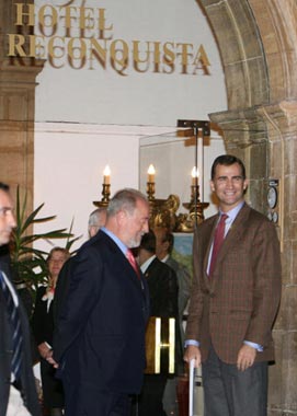 El príncipe Felipe llega a Oviedo sin la Princesa de Asturias