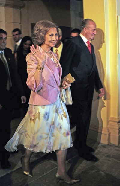 La princesa Letizia de día y la reina Sofía de noche: 'glamour' regio