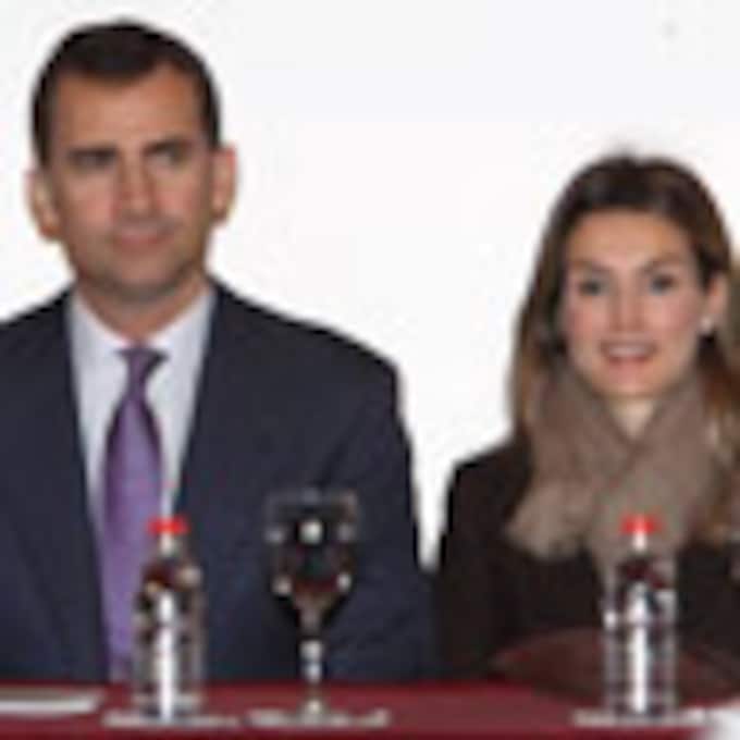 Los Príncipes de Asturias, aplaudidos por la Duquesa de Alba en Sevilla