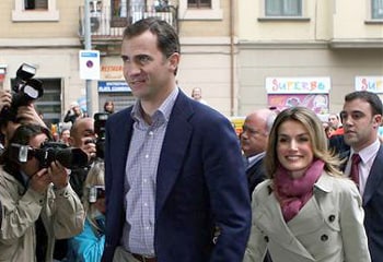 Los Príncipes de Asturias acuden a visitar al Rey: 'Se está recuperando a buen ritmo porque es muy buen paciente'