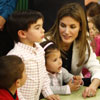 Don Felipe y doña Letizia, 'Príncipes de los niños' en su visita al colegio Infanta Leonor en Castrillón