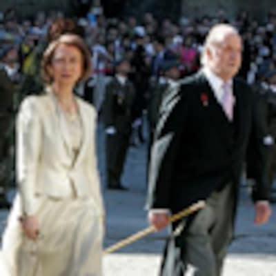 Don Juan Carlos y doña Sofía presiden la tradicional Ofrenda Nacional al Apóstol Santiago en la Catedral de Compostela