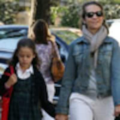 La infanta Elena acompaña a su hija Victoria en su vuelta al colegio