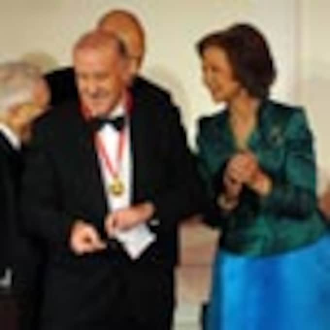 La reina Sofía, maestra de ceremonias en la entrega de las medallas de oro del Instituto Reina Sofía en Nueva York