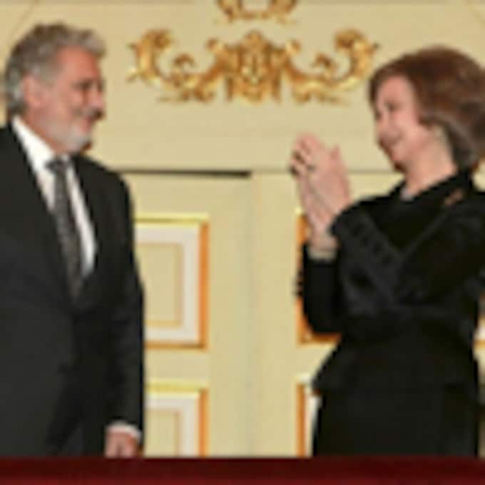 La reina Sofía, testigo de las lágrimas de Plácido Domingo durante el emotivo homenaje por su 70 cumpleaños