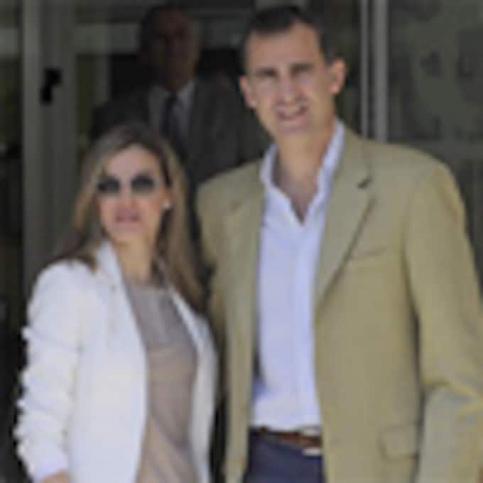 La Reina, los Príncipes de Asturias y la infanta Elena visitan al Rey en el Hospital San José de Madrid