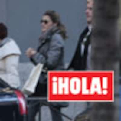 En ¡HOLA!, Doña Letizia, una princesa de incógnito en las rebajas