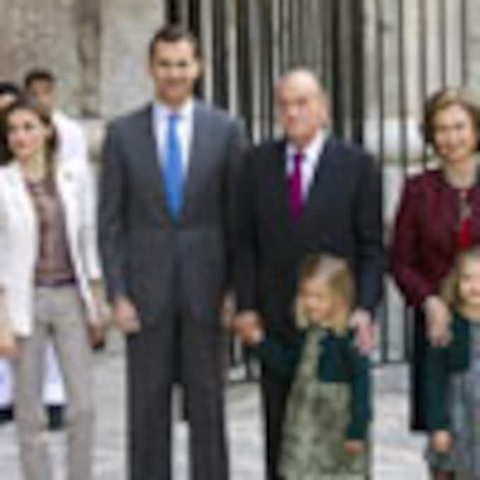 Los reyes presiden la tradicional misa de Pascua en Mallorca acompañados de los príncipes de Asturias y la infanta Elena