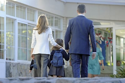 Los Príncipes de Asturias acompañan a sus hijas en su primer día de colegio