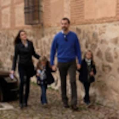 Los Príncipes de Asturias y sus hijas visitan por sorpresa Almagro