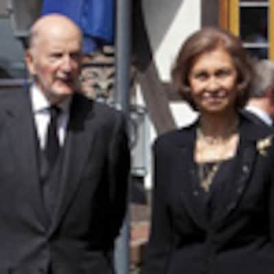 La reina Sofía y su hermano, Constantino de Grecia, acuden al funeral del jefe dinástico de la Casa de Hesse
