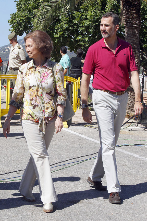 La Reina y el Príncipe agradecen el intenso trabajo realizado en el incendio de Mallorca