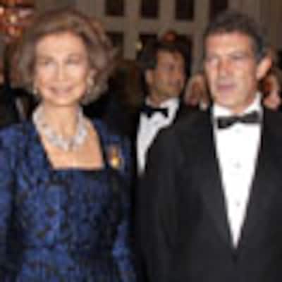 La Reina entrega a Antonio Banderas y Hillary Clinton las medallas de oro del Instituto Reina Sofía en Nueva York