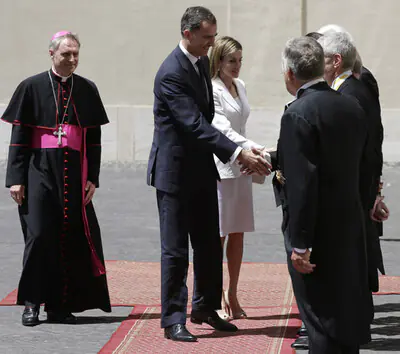 Felipe VI se despide del papa Francisco 'con la esperanza de verle en España'
