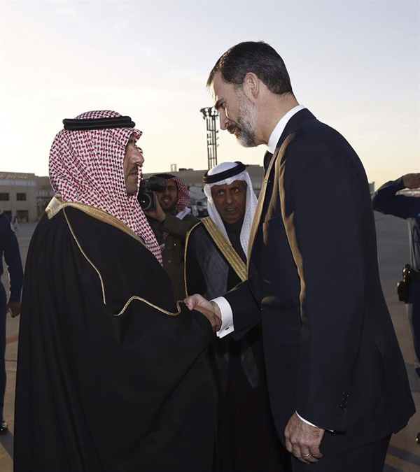 Felipe VI llega a Riad para trasladar el pésame por la muerte del rey Abdalá