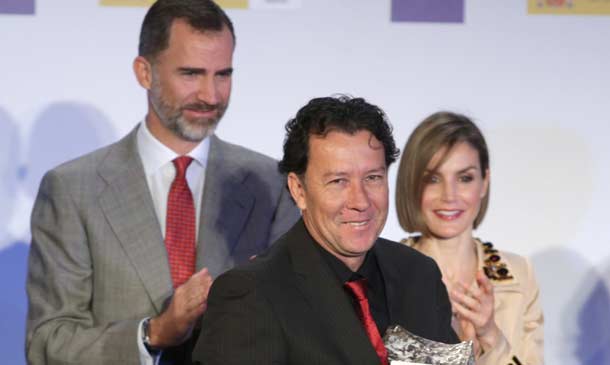 Los Reyes, cómplices y encantados en unos premios de periodismo