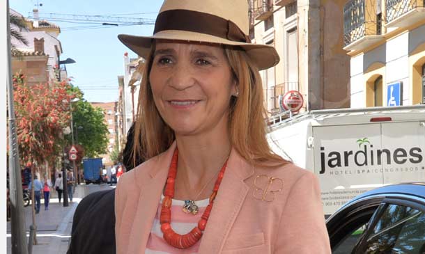 La infanta Elena vuelve al trabajo después de acompañar a su sobrina Irene Urdangarin en su Primera Comunión