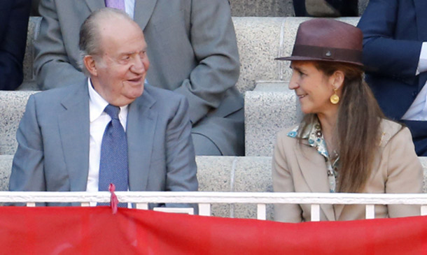 El rey Juan Carlos y la infanta Elena disfrutan juntos de la Feria de San Isidro