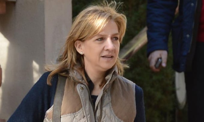 Zarzuela asegura que la Infanta renunció tras la llamada de don Felipe anunciándole su decisión