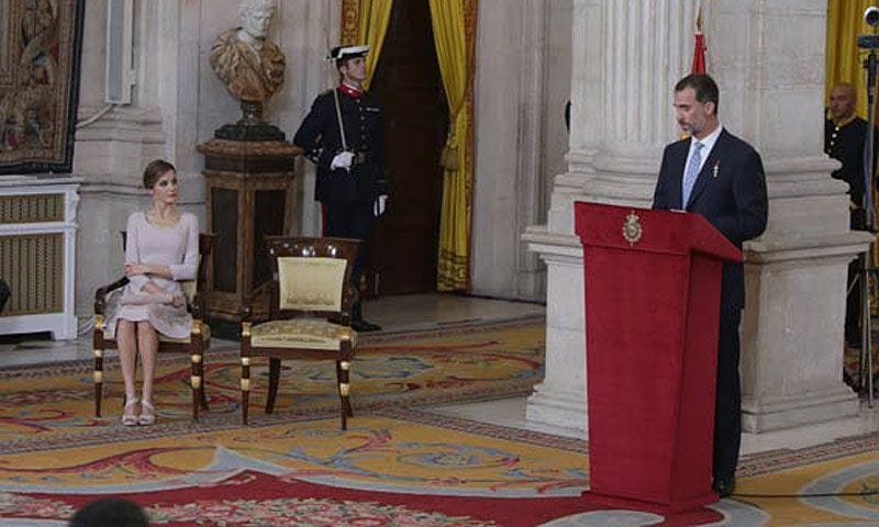 Los Reyes ceden el protagonismo y los aplausos a españoles anónimos en el primer aniversario de su proclamación