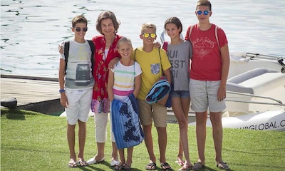 Doña Sofía ya está en Palma con sus nietos, a los que se podrían unir los Reyes y sus hijas la semana que viene