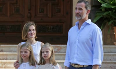 Los Reyes inauguran sus vacaciones en Mallorca con el tradicional posado familiar