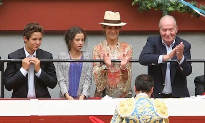 'Oles' al rey Juan Carlos por su apoyo a la fiesta nacional en el regreso de los toros a San Sebastián