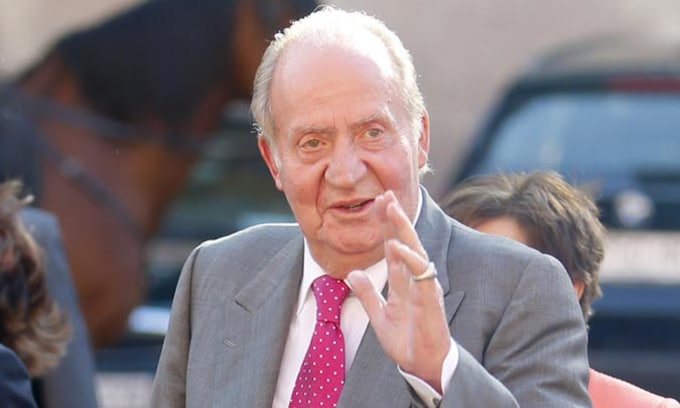 El rey Juan Carlos sorprende a los oyentes de la radio hablando en directo