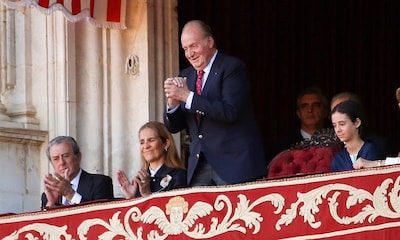 La divertida tarde de toros del rey Juan Carlos con su hija Elena y su nieta