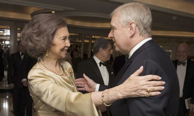 La reina Sofía dedica un cariñoso recuerdo a Isabel II por su 90º cumpleaños en la gala del centenario de la British-Spanish Society