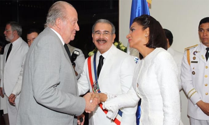 De los viajes de placer del rey Juan Carlos a la singular etiqueta en la toma de posesión del Presidente de la República Dominicana