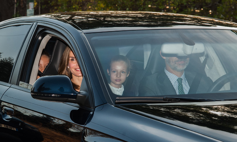 La princesa Leonor y la infanta Sofía vuelven al cole acompañadas por sus padres