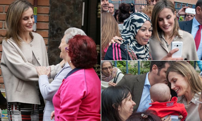Entre saludos y 'selfies', doña Letizia revoluciona un barrio de Madrid
