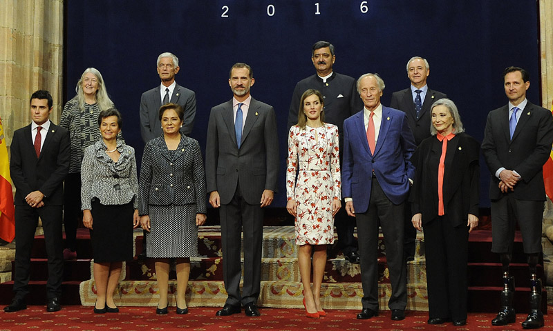 Los Reyes reciben a los galardonados horas antes de los Premios Princesa de Asturias